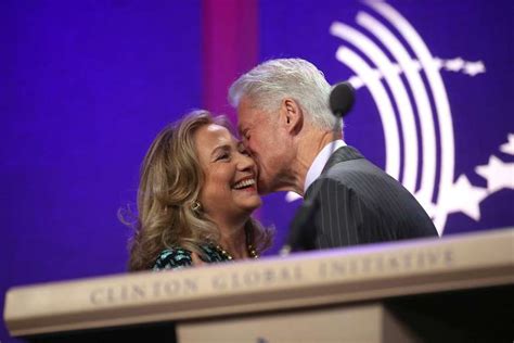Bill Clinton Seria Viciado Em Sexo Por Ser V Tima De Abuso