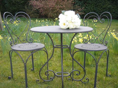 Heart to heart sezon 1. Black heart back bistro set | Bliss and Bloom