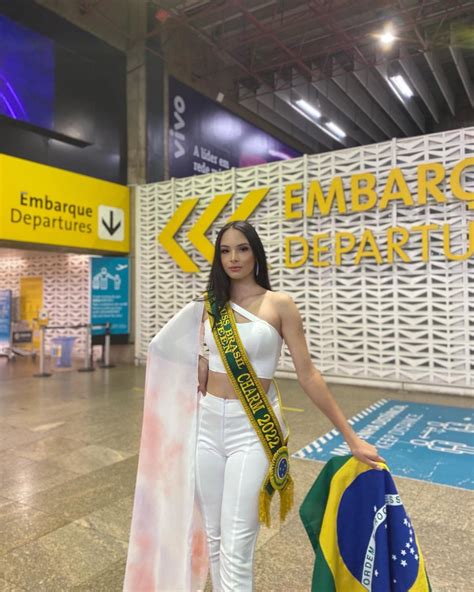 Adolescente Brasiliense Desembarca Sandra Luiza Em Cartagena Das Índias Colômbia Para