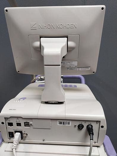 Doccasion Nihon Kohden Ecg 1550k Cardiofax V Appareil Ecg Avec Câble