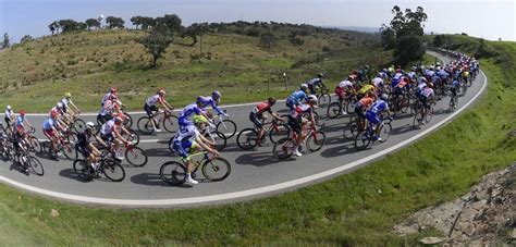 De volta ao algarve vond voor het eerst plaats in 1960, dit jaar dus precies zestig jaar geleden. Volg hier de vierde rit van de Volta ao Algarve 2019 ...