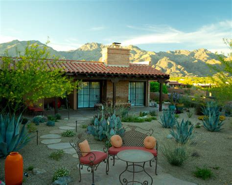 Looking for the perfect gift? Backyard Desert Landscaping | Houzz