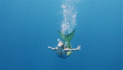 Das dachte sich wohl auch der playboy und holte janni vor die. Janni und Team Chiemsee auf Mauritius - Surfers Mag