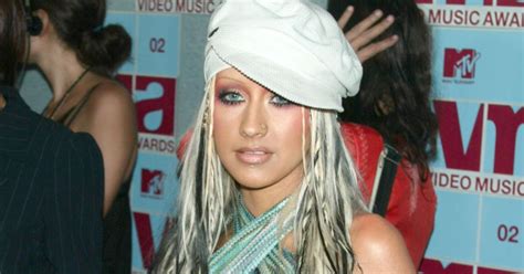 Christina Aguilera Marcou O Tapete Do Vma Em 2002 Purebreak