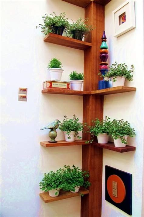 With such a variety of options, there are no limits to corner shelves and their design potential. Designs for your self-made corner shelf - space-saving ...