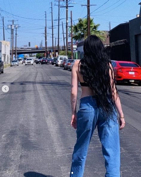 Miley Cyrus Little Sister Noah Stuns Stripping Down To Black Bra On L A Streets The Blast