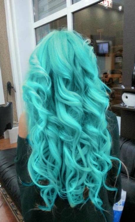 Natural brunettes should definitely keep this idea in mind for minimum maintenance. teal ombre hair | Tumblr