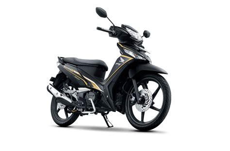 Total sudah ada tiga generasi masbro juga bisa memesan decal sticker yang akan membalut semua body supra x 125. Yuk Intip Penyegaran Striping New Honda Supra X 125 FI ...