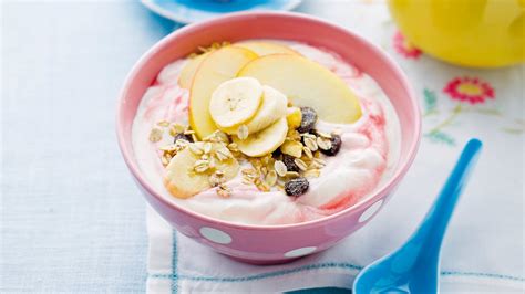 Yoghurt Met Muesli En Fruit Recept Allerhande Albert Heijn