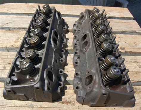 Set 1980 1987 Oem Gm Chevy 267 And 305 Cu Cylinder Head 14022601