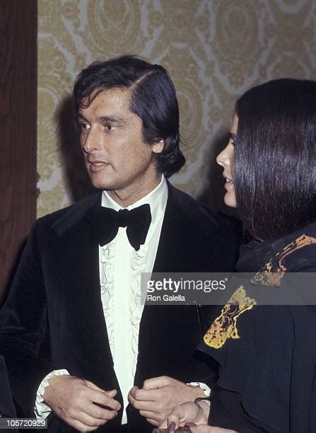Robert Evans And Ali Photos And Premium High Res Pictures Getty Images