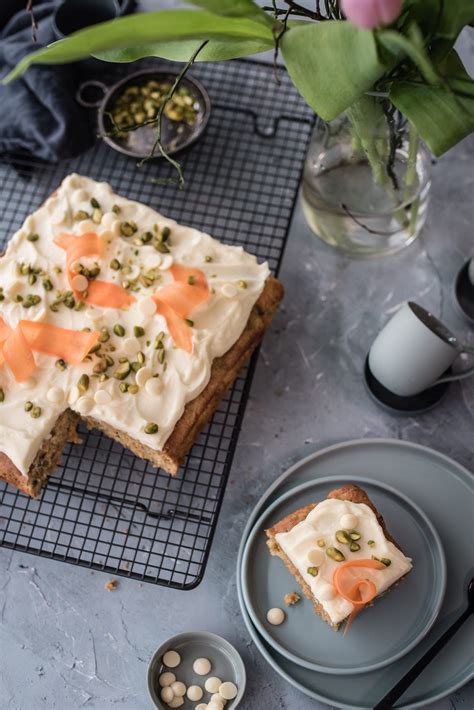 Carrot Cake Blondies Mit Pistazien Und Cheesecake Topping Trickytine