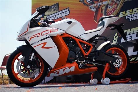 Ktm 1190 rc8 r is not yet available in india. KTM shows-off its 1190 RC8 R Superbike at Delhi Orange Day