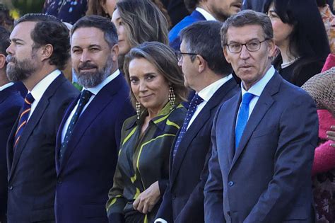 Abascal Y Feijóo Juntos Durante El Desfile España El Mundo
