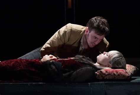 Theater Review Folgers ‘romeo And Juliet Has A Tough Cookie For A