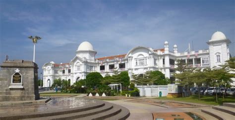 Save money on hotel rooms. Ipoh Railway Station Perak (Stesen Keretapi Ipoh)