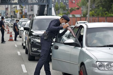 Stay safe, stay at home, protect yourself and the vulnerables ! Malaysia: Stop Jailing Covid-19 Lockdown Violators | Human ...