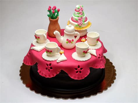 Congratulations on the birthday of the woman of god you cherish so much. Happy Birthday cake for women - Images , pictures