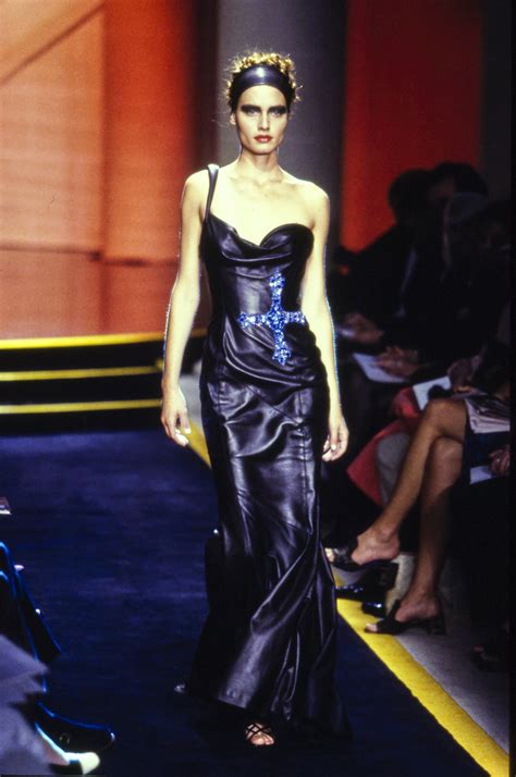 Atelier Versace Fall 1997 Couture Fashion Show Collection Fashion