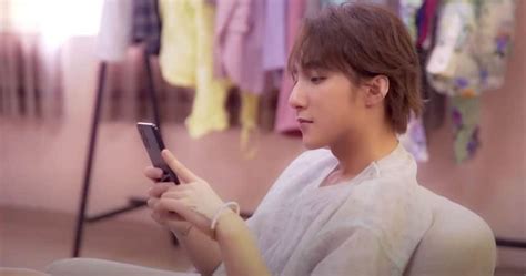 Let us know in the comments below! Son Tung M-TP Shares That He's Learning English in His Spare Time During the Making of "Co Chac ...