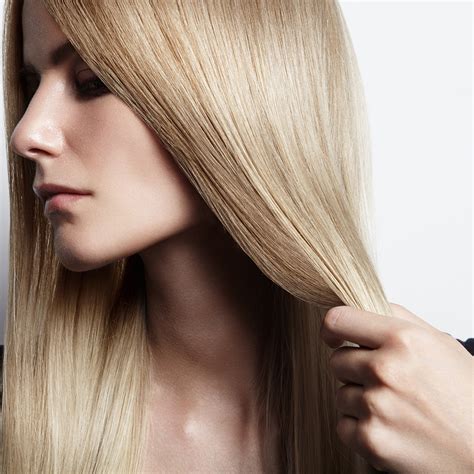 Soften your long face with some of our favorite hairstyle ideas. 6 Haircuts and Styles That Make Your Face Look Thinner ...
