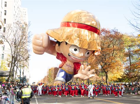 Macys Parade Watch Video As ‘one Piece Balloon Suffers Puncture But
