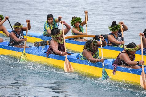 In Tahiti Women Are Rocking The Boat