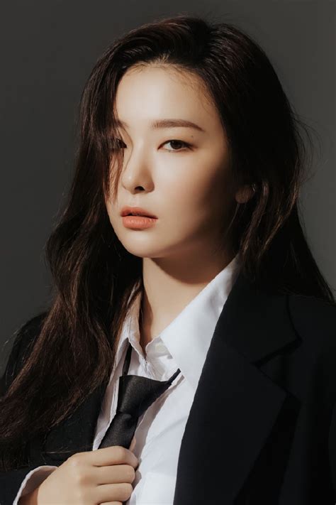 Leader, main rapper, lead dancer, sub. Red Velvet - Season's Greetings Photos 2021 • CelebMafia