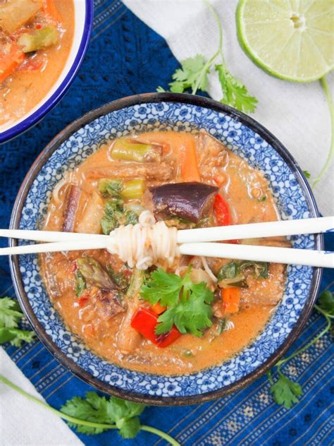 This goan fish curry recipe is a staple food usually eaten with rice and naan like traditional indian food. Goan fish curry - Caroline's Cooking