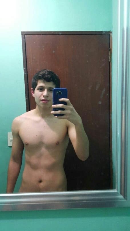 Bisexmexico Un Seguidor Nos Comparte El Pack De Su Cuerpo Desnudo Con Pene Grande Y Grueso