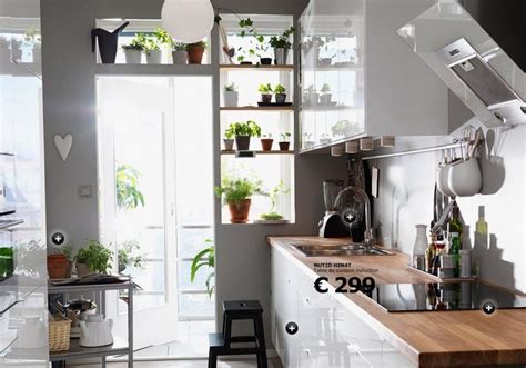 Maybe you would like to learn more about one of these? Cute idea with the open shelves | Cuisine blanche et bois ...