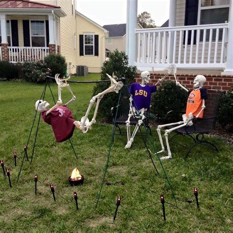 20 Funny Outdoor Halloween Decorations