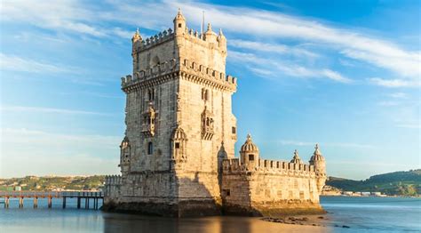 liʒˈboɐ (listen)) is the capital and the largest city of portugal, with an estimated population of 505,526 within its administrative limits in an area of 100.05 km2. Top 12 best things to do in Lisbon