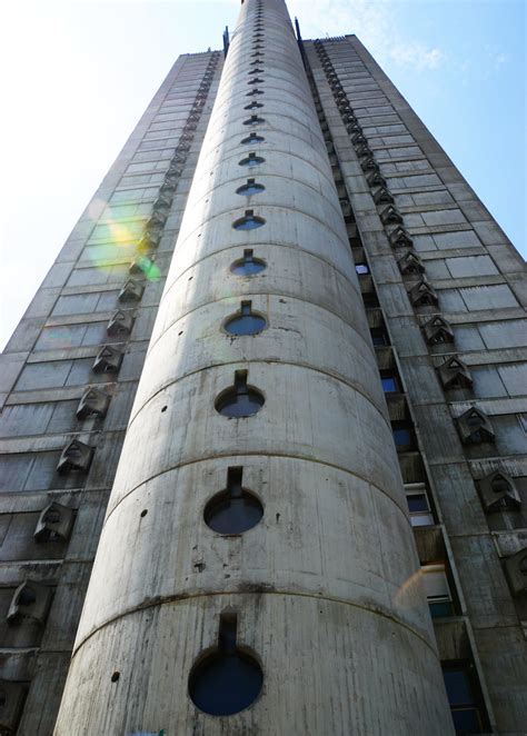 Genex Turm In Belgrad Unverwechselbar In Der Skyline Der Stadtteil