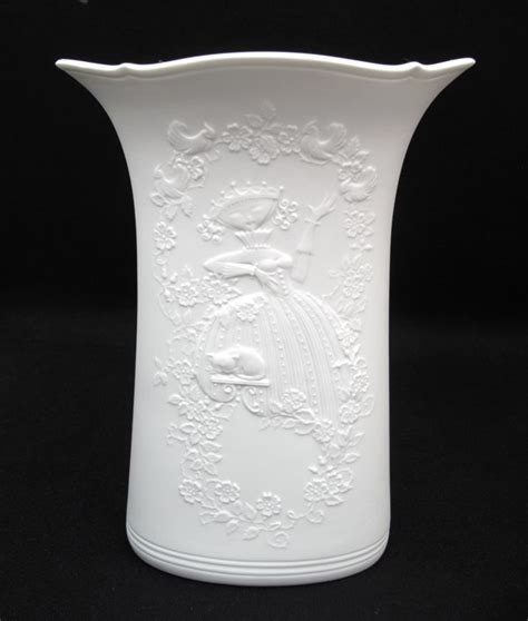 Exquisite Vintage Ak Kaiser White Bisque Porcelain Vase Bjorn Wiinblad