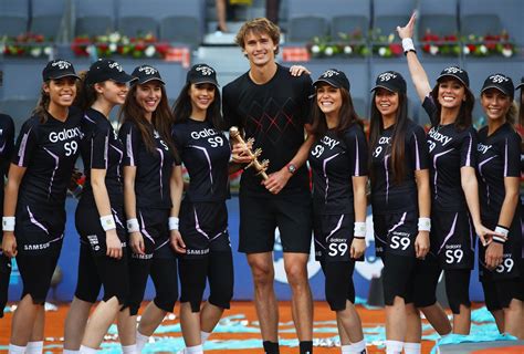 Alexander zverev hat souverän die dritte runde in wimbledon erreicht. #AusOpen on | Alexander zverev, Tennis players, Maria ...