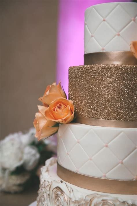 Lets Go For Gold How Fun Is This Gold Glitter Wedding Cake That We