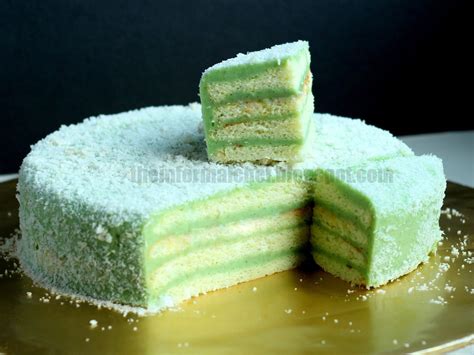 Alternating pandan flavoured kuih layer and sponge cake. Pandan Layer Cake 香兰层蛋糕 | Delicious cake recipes, Layer ...