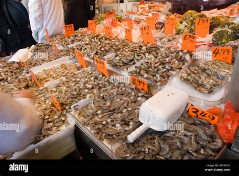 Outdoor Fish Market In Chinatown New York City Stock Photo Alamy