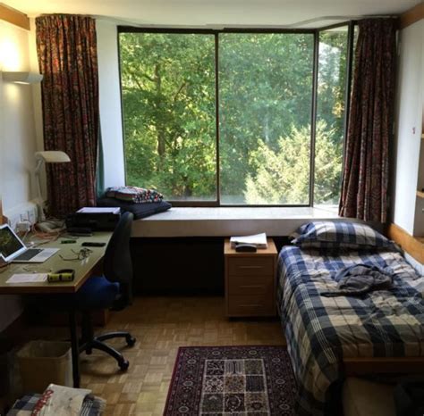 20 items every guy needs for his dorm guy dorm rooms mens bedroom dorm room designs