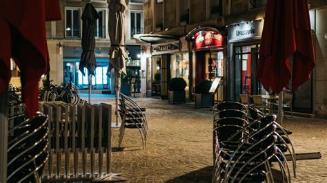 Retrouvez le meilleur de l'humour noir, voire très noir sur go humour : «Ça va être tout noir!»: il annonce le couvre-feu dans les ...