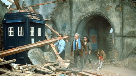 Les Daleks envahissent la Terre - Film (1966) - SensCritique