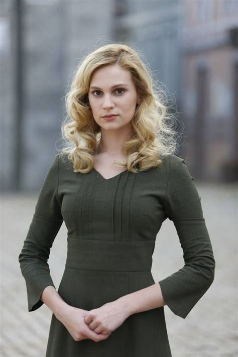 Babası irak türkmeni, annesi türk ve boşnak kökenlidir. Farah Zeynep Abdullah | Atrizes, Figurino, Modelos