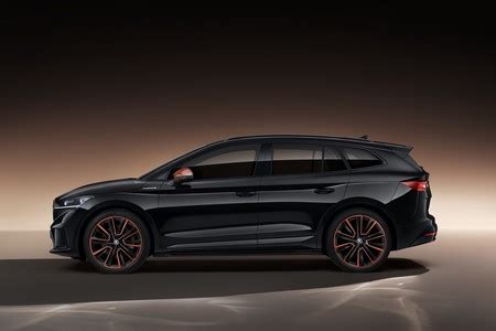 Dit komt extra tot uiting in de sportline dankzij het standaard sportchassis. Skoda Enyaq iV: o primeiro SUV elétrico da Skoda chega com ...