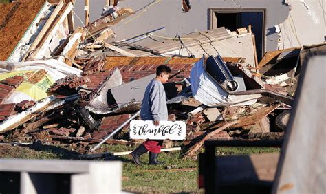 Deadly Tornadoes Hit Texas And Oklahoma Flatten Buildings Hawaii