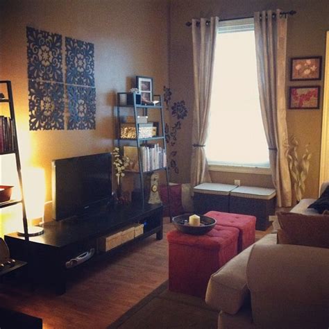 Low budget doesn`t mean low style! - Modern - Living Room - toronto