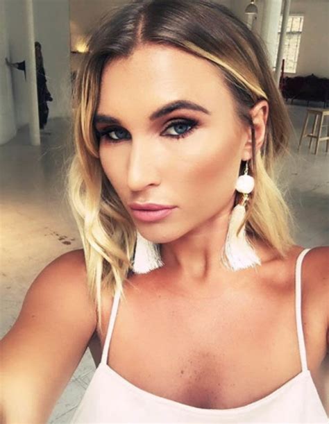 Towie News Billie Faiers Wows With Boob Flash In Sexy Instagram Pic