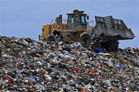 As Trash Continues To Pile Oʻahu And Kauaʻi Officials Discuss Landfill
