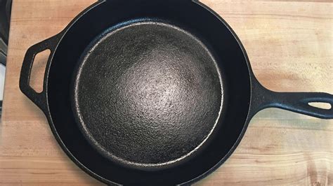 How To Season A Cast Iron Skillet On The Stovetop Youtube
