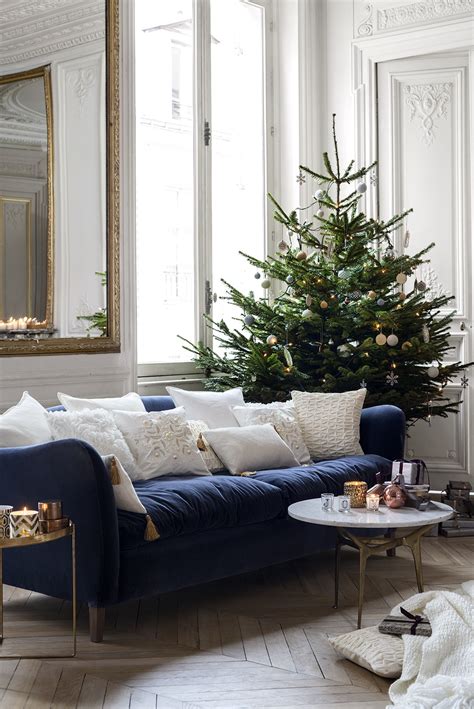 Nordic style is currently a more popular style of home decoration. Modern Scandinavian Christmas Decorating Inspiration ...